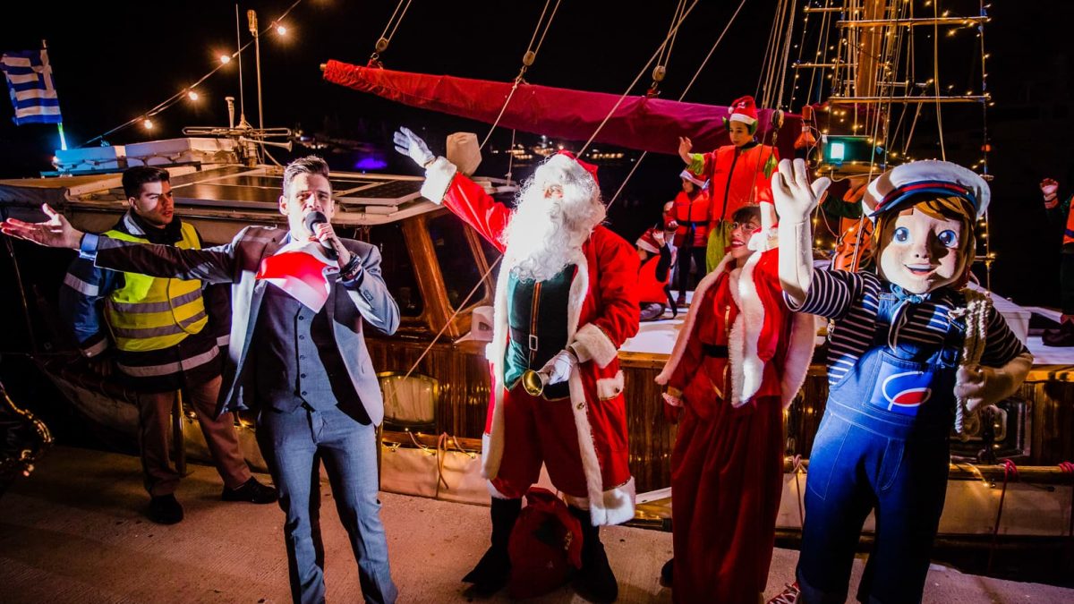 Ο Άγιος Βασίλης φτάνει στην Μαρίνα Φλοίσβου στην Έναρξη των Χριστουγεννιάτικων εκδηλώσεων
