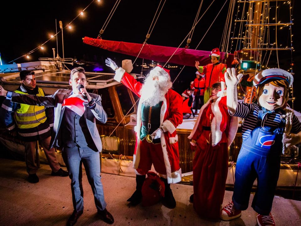 Ο Άγιος Βασίλης φτάνει στην Μαρίνα Φλοίσβου στην Έναρξη των Χριστουγεννιάτικων εκδηλώσεων